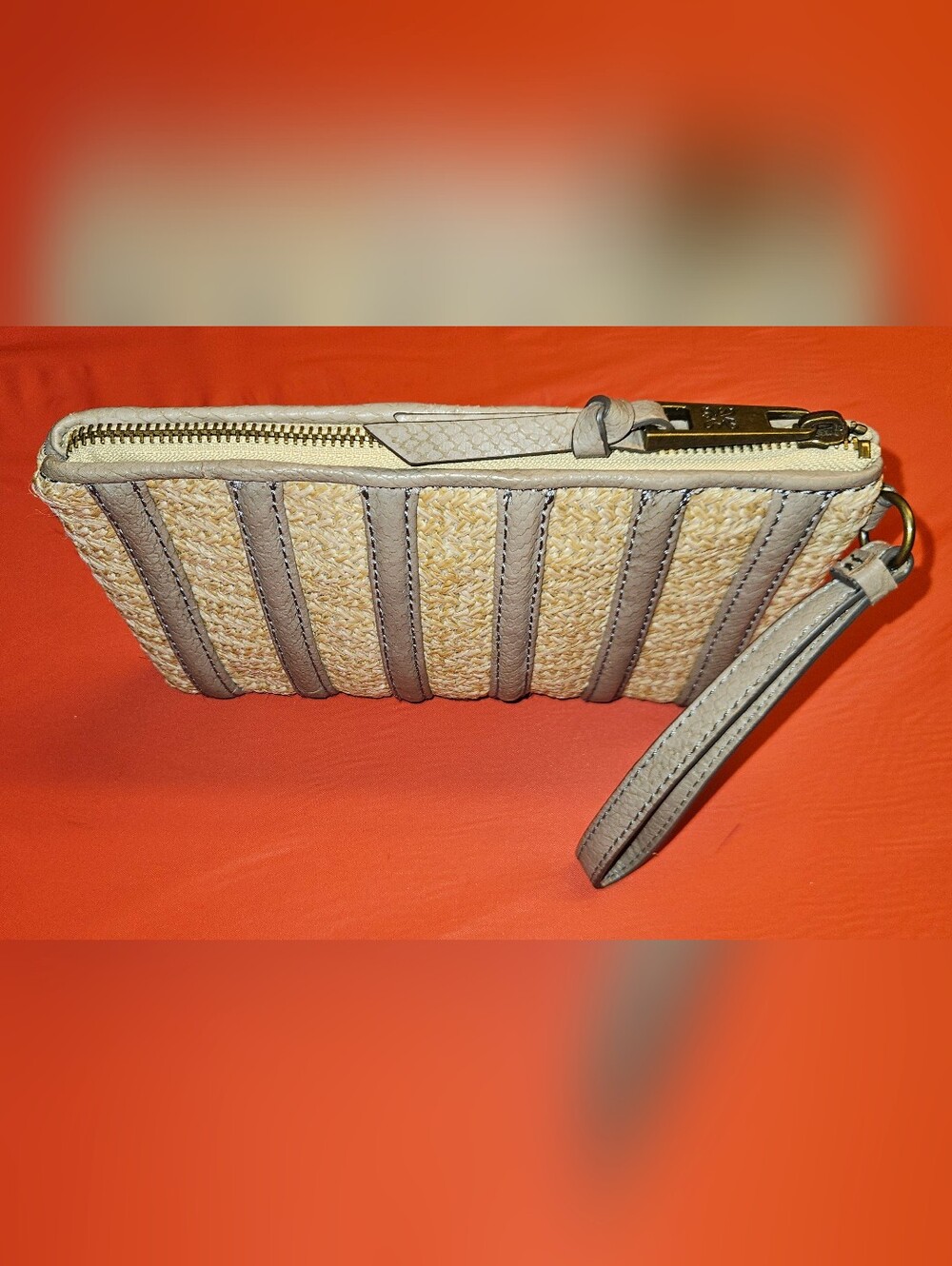 Simply Vera Wang Woven Straw Wristlet Clutch Beige&Cream w/Silver Lining EUC